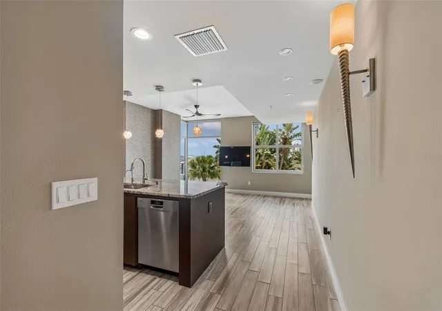 Listing Photo 5 - Condo for sale in building located at 1120 E Kennedy Blvd, Tampa, FL 33602 - Unit #1030