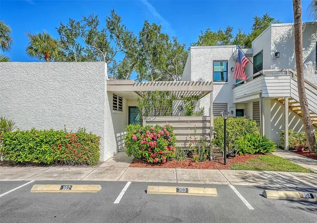 2nd image of 301 Timberlake Dr, Bradenton, FL 34210 | MLS# A4699896