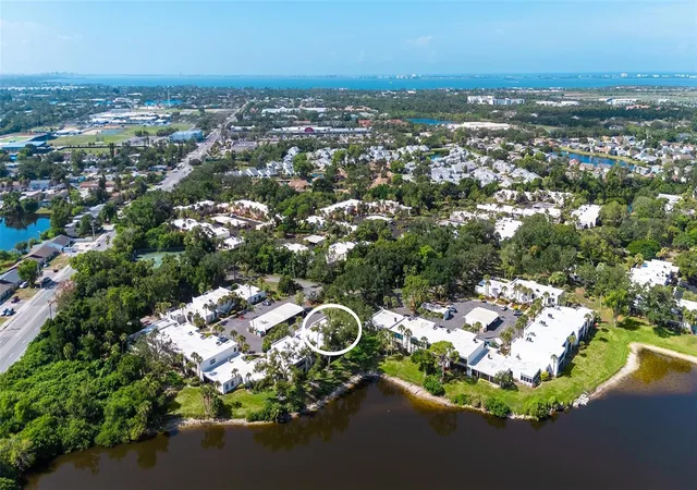 3rd image of 301 Timberlake Dr, Bradenton, FL 34210 | MLS# A4699896