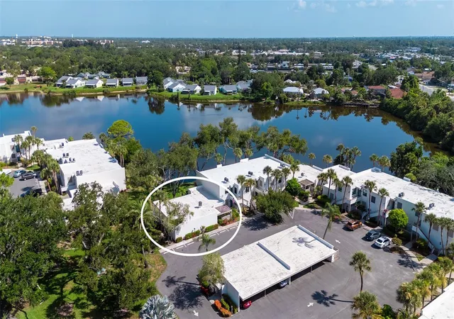 5th image of 301 Timberlake Dr, Bradenton, FL 34210 | MLS# A4699896
