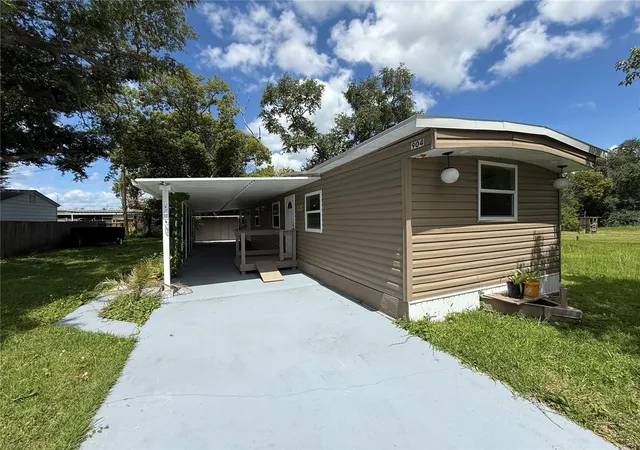 Photo 1 of Manufactured home for sale at 904 Robinson Ave, Saint Cloud, FL 34769 | MLS# S5153666 | Listing updated on 2026-09-05