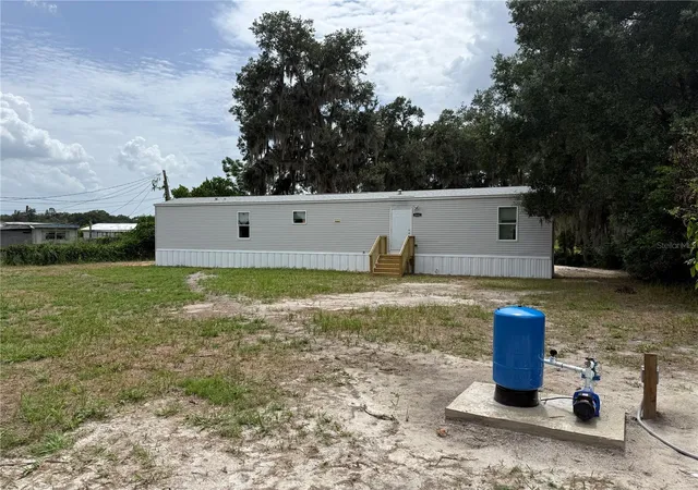 Photo 3 of Manufactured home for sale at 5642 Meadow Glen Rd, Lakeland, FL 33810 | MLS# S5153668 | Listing updated on 2026-09-24