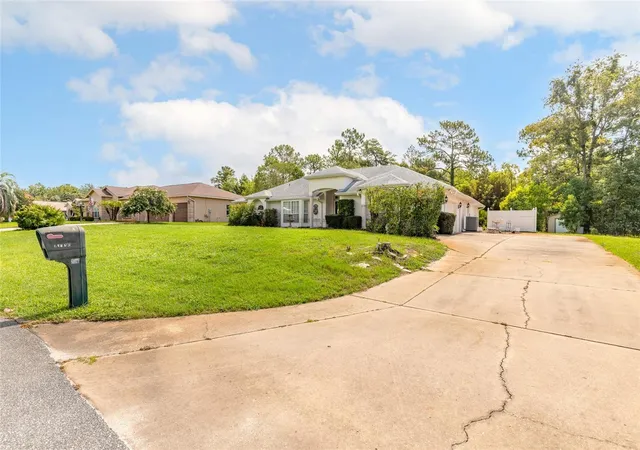 Photo 3 of Single family home for sale at 10901 Sw 55th Avenue, Ocala, FL 34476 | MLS# V4950189 | Listing updated on 2026-09-21