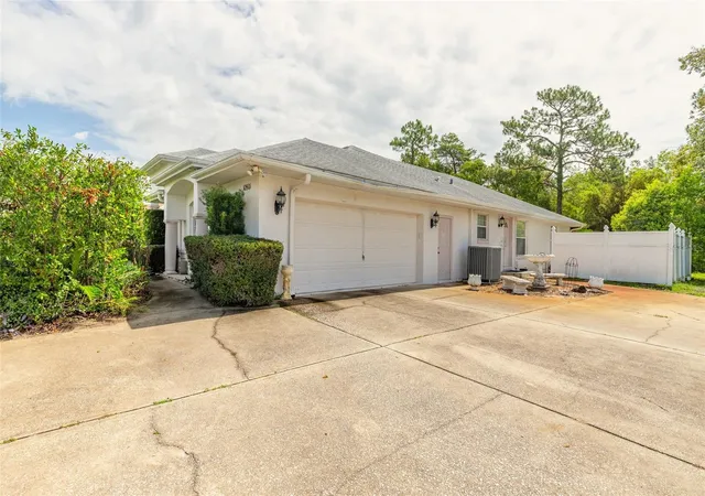 Photo 4 of Single family home for sale at 10901 SW 55th Avenue, Ocala, FL 34476 | MLS# V4950189 | Listing updated on 2026-09-21