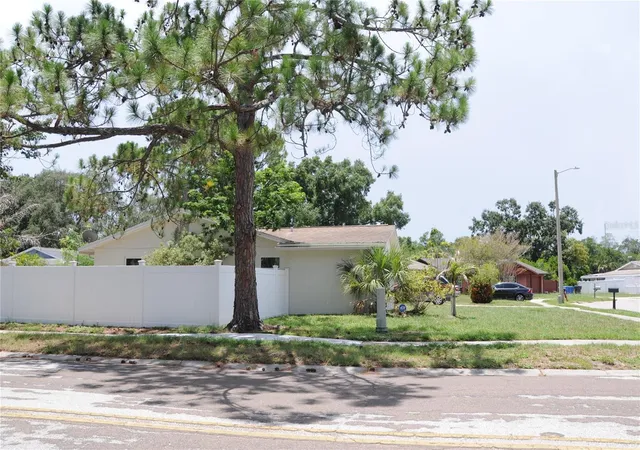 Photo 4 of Single family home for sale at 8002 Woodvine Pl, Tampa, FL 33615 | MLS# TB8528951 | Listing updated on 2026-10-06