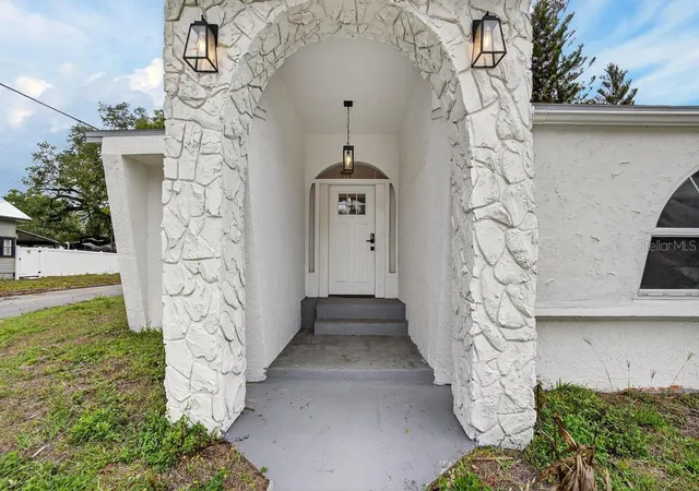 3rd image of 800 N Church Ave, Mulberry, FL 33860 | MLS# TB8528980