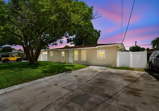 Photo 1 of Single family home for sale at 4417 W Fairview Hts, Tampa, FL 33616 | MLS# TB8528982 | Listing updated on 2026-07-20