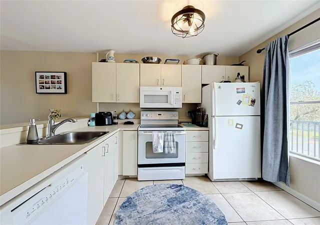 Listing Photo 5 - Condo for sale in building located at 2504 Woodgate Blvd, Orlando, FL 32822 - Unit #203