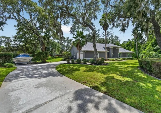 Photo 2 of Single family home for sale at 16754 Crossbill Ct, Spring Hill, FL 34610 | MLS# TB8528992 | Listing updated on 2026-09-08