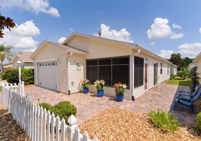 Photo 3 of House for sale at 313 Varnville Way, The Villages, FL 32162 | MLS# R4911653 | Listing updated on 2026-10-08
