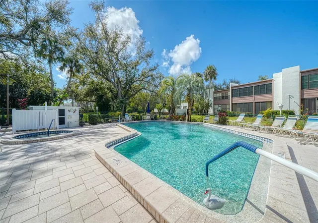 Listing Photo 2 - Condo for sale in building located at 664 Woodlawn Dr, BRADENTON, FL 34210 - Unit #