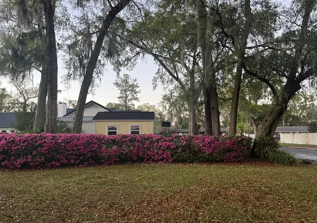 Photo 2 of Single family home for sale at 3925 Se 17th Street, Ocala, FL 34471 | MLS# OM728421 | Listing updated on 2026-09-18