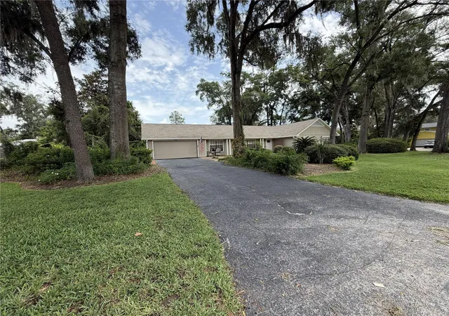 Photo 3 of Single family home for sale at 3925 SE 17th Street, Ocala, FL 34471 | MLS# OM728421 | Listing updated on 2026-09-18