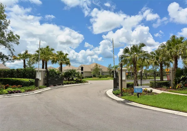 Photo 3 of Single family home for sale at 4956 Maymont Park Cir, Bradenton, FL 34203 | MLS# A4699920 | Listing updated on 2026-09-19
