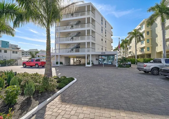 Photo 2 of Sale Pending at 6518 Midnight Pass Rd #309, Sarasota, FL 34242 | MLS# A4699926 | Listing updated on 2026-08-01