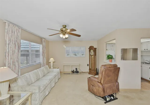 2nd image of 1811 Bedford Ln, SUN CITY CENTER, FL 33573