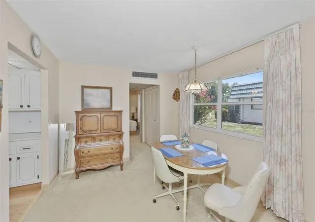 3rd image of 1811 Bedford Ln, SUN CITY CENTER, FL 33573
