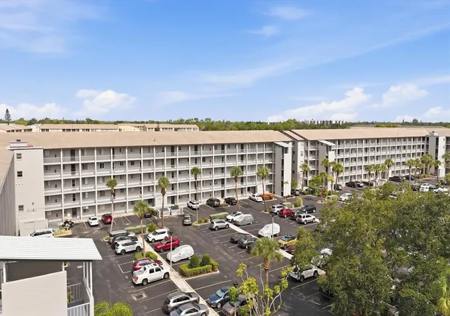 Photo 2 of Sale Pending at 3446 Lake Bayshore Dr #416, Bradenton, FL 34205 | MLS# A4699932 | Listing updated on 2026-08-04