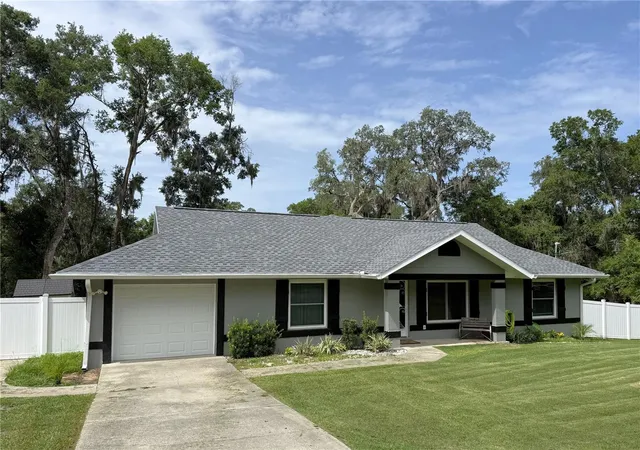 Photo 1 of Single family home for sale at 10 Emerald Trl, Ocala, FL 34472 | MLS# OM728424 | Listing updated on 2026-07-15