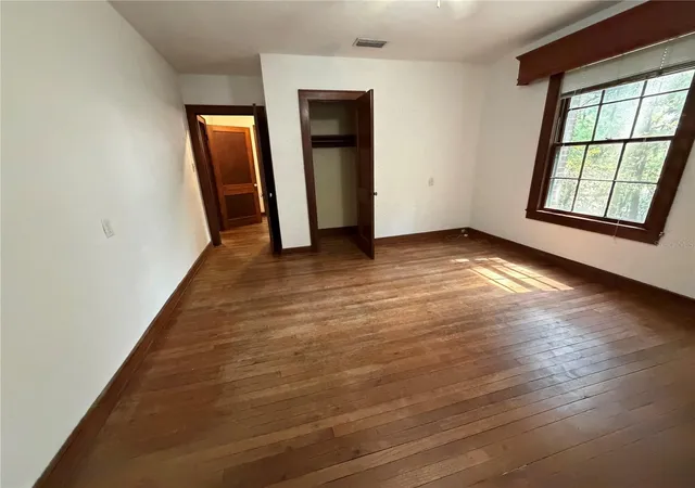3rd image of 1740 Nw 7Th Ave, Gainesville, FL 32603 | MLS# GC541937