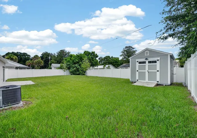 Photo 5 of Single family home for sale at 2323 Fern Palm Dr, Edgewater, FL 32141 | MLS# V4950194 | Listing updated on 2026-09-03
