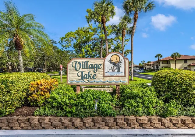 Listing Photo 4 - Condo for sale in building located at 5178 Lake Vlg Dr, SARASOTA, FL 34235 - Unit #86