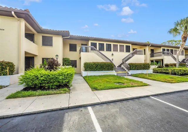 Listing Photo 5 - Condo for sale in building located at 5178 Lake Vlg Dr, SARASOTA, FL 34235 - Unit #86