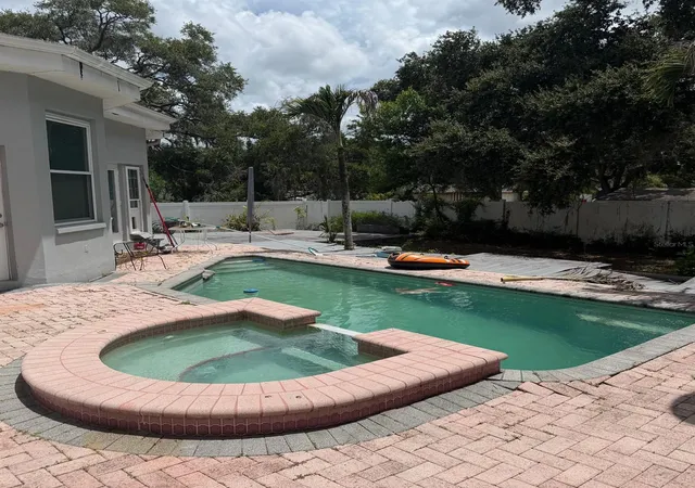 Photo 4 of Single family home for sale at 1931 Oak Ridge Ct, Clearwater, FL 33759 | MLS# TB8529045 | Listing updated on 2026-09-01