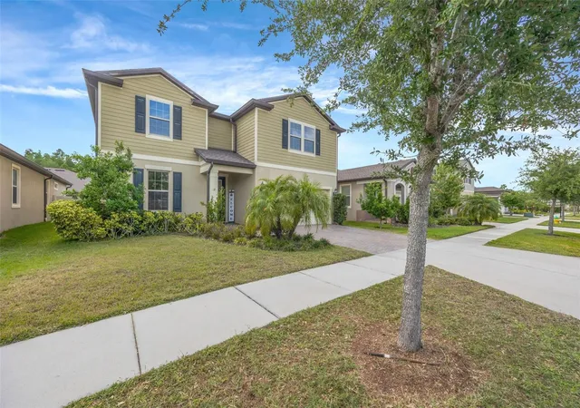 3rd image of 18928 Willowmore Cedar Dr, Lutz, FL 33558 | MLS# TB8529065