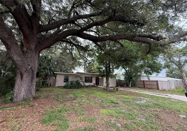 2nd image of 1435 Triangle Dr, Mount Dora, FL 32757 | MLS# G5115076