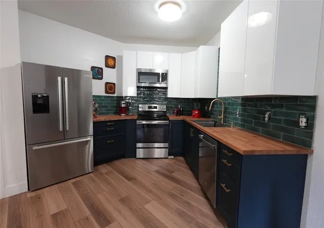 Photo 3 of Condo for sale at 911 N Orange Ave #248, Orlando, FL 32801 | MLS# O6424967 | Listing updated on 2026-08-10