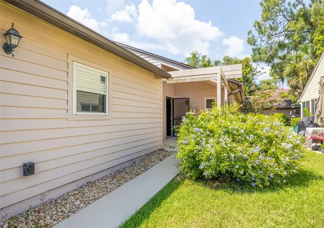 Photo 3 of Sale Pending at 120 Gull Cir N, Daytona Beach, FL 32119 | MLS# V4950200 | Listing updated on 2026-09-23