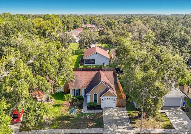 Photo 2 of Single family home for sale at 1032 Hardwood Dr, Valrico, FL 33596 | MLS# C7528384 | Listing updated on 2026-09-18