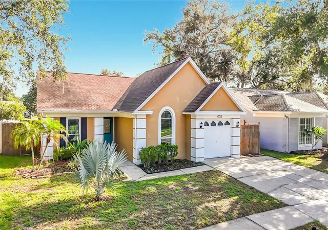 Photo 3 of Single family home for sale at 1032 Hardwood Dr, Valrico, FL 33596 | MLS# C7528384 | Listing updated on 2026-09-18