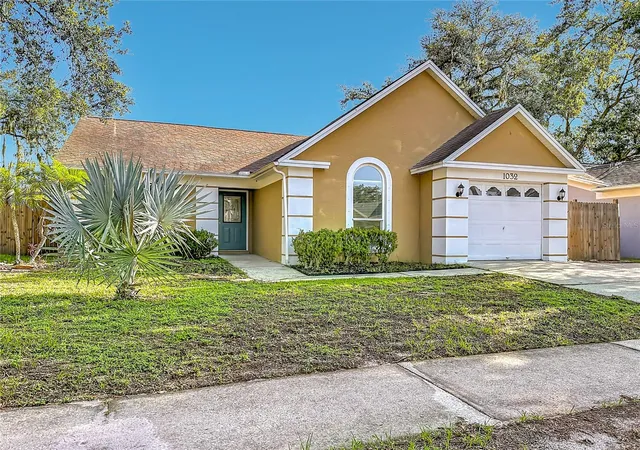 Photo 4 of Single family home for sale at 1032 Hardwood Dr, Valrico, FL 33596 | MLS# C7528384 | Listing updated on 2026-09-18