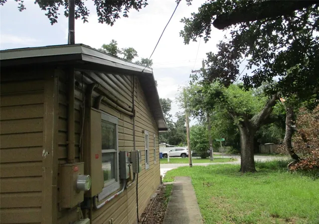 Photo 4 of Single family home for sale at 302 E 130th Avenue, Tampa, FL 33612 | MLS# W7887621 | Listing updated on 2026-09-01