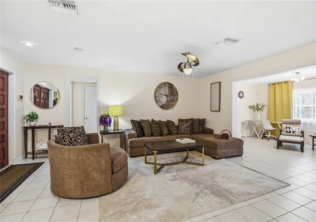 Photo 2 of Single family home for sale at 3136 Bispham Rd, Sarasota, FL 34231 | MLS# A4699957 | Listing updated on 2026-09-06