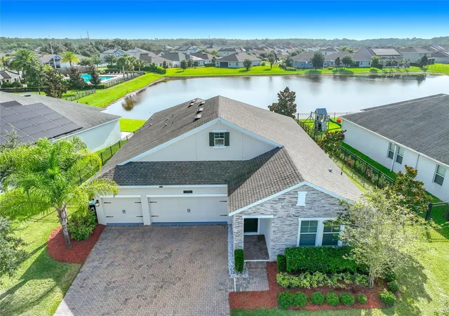 Photo 3 of Sale Pending at 10952 Longleaf Woods Dr, Orlando, FL 32832 | MLS# O6424980 | Listing updated on 2026-08-14