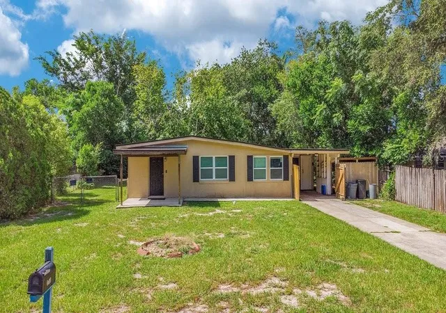 2nd image of 310 E 6th St, Chuluota, FL 32766 | MLS# R4911656