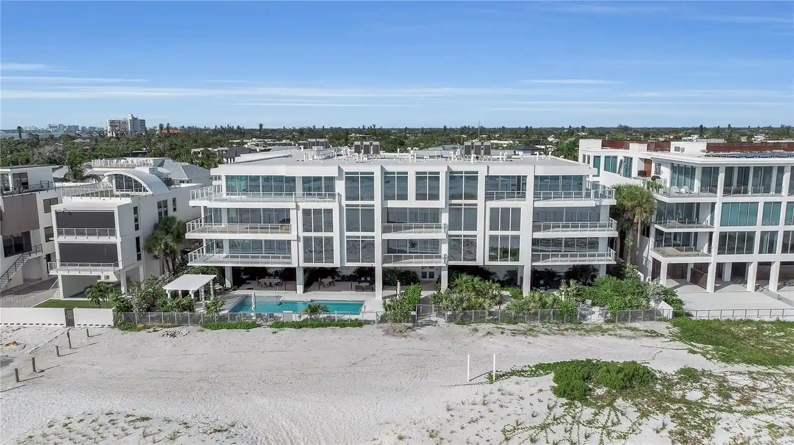 Listing Photo 1 - Condo for sale in 70 Avenida Veneccia located at 70 Avenida Veneccia, Sarasota, FL 34242 - Unit #202