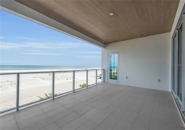 Listing Photo 4 - Condo for sale in building located at 70 Avenida Veneccia, Sarasota, FL 34242 - Unit #202