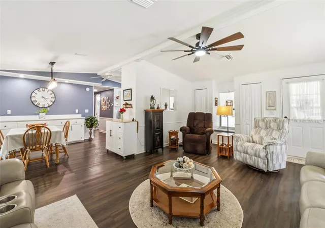 Listing Photo 5 - Condo for sale in building located at 301 Lakeview Dr, Weston, FL 33326