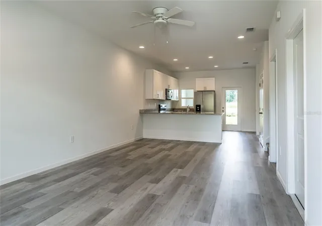 Photo 3 of Single family home for sale at 5383 Vista Lago Dr, Orlando, FL 32811 | MLS# O6424993 | Listing updated on 2026-09-01