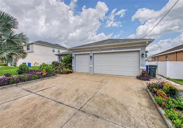 3rd image of 1604 Main St, Valrico, FL 33594 | MLS# TB8529125