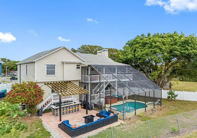Photo 3 of Single family home for sale at 12692 Pineway Dr, Largo, FL 33773 | MLS# O6425011 | Listing updated on 2026-09-28