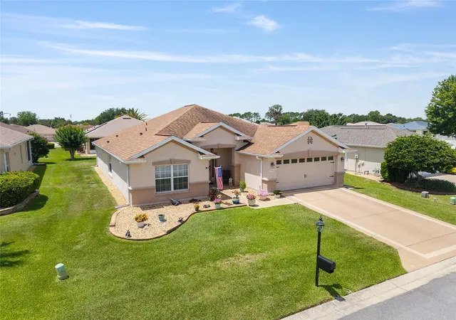 Photo 3 of Single family home for sale at 8716 SE 136th Place, Summerfield, FL 34491 | MLS# OM728444 | Listing updated on 2026-08-31