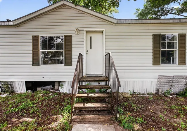 Photo 3 of Manufactured home for sale at 25429 Shetland Trl, Sorrento, FL 32776 | MLS# O6425037 | Listing updated on 2026-08-04