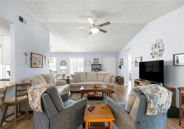 Photo 4 of Single family home for sale at 6091 SW 84th Place Rd, Ocala, FL 34476 | MLS# OM728447 | Listing updated on 2026-08-20