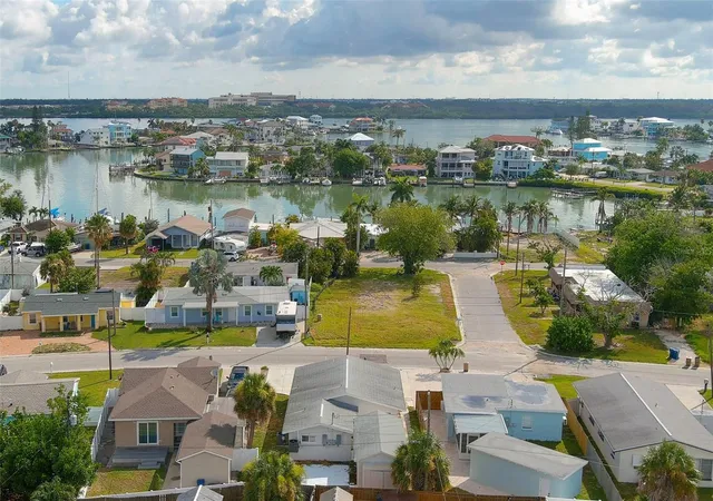 Listing Photo 2 - Condo for sale in building located at 14036 Marguerite Dr, MADEIRA BEACH, FL 33708 - Unit #