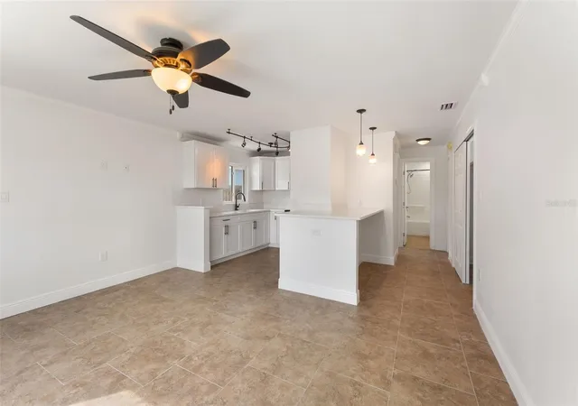 Listing Photo 5 - Condo for sale in building located at 14036 Marguerite Dr, MADEIRA BEACH, FL 33708
